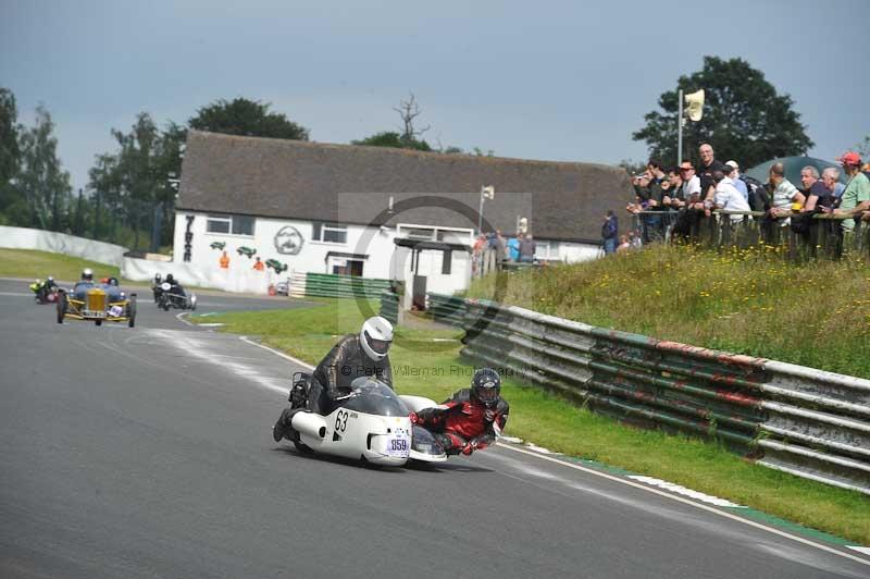 Mallory park Leicestershire;Mallory park photographs;Motorcycle action photographs;classic bikes;event digital images;eventdigitalimages;mallory park;no limits trackday;peter wileman photography;vintage bikes;vintage motorcycles;vmcc festival 1000 bikes