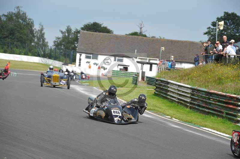 Mallory park Leicestershire;Mallory park photographs;Motorcycle action photographs;classic bikes;event digital images;eventdigitalimages;mallory park;no limits trackday;peter wileman photography;vintage bikes;vintage motorcycles;vmcc festival 1000 bikes