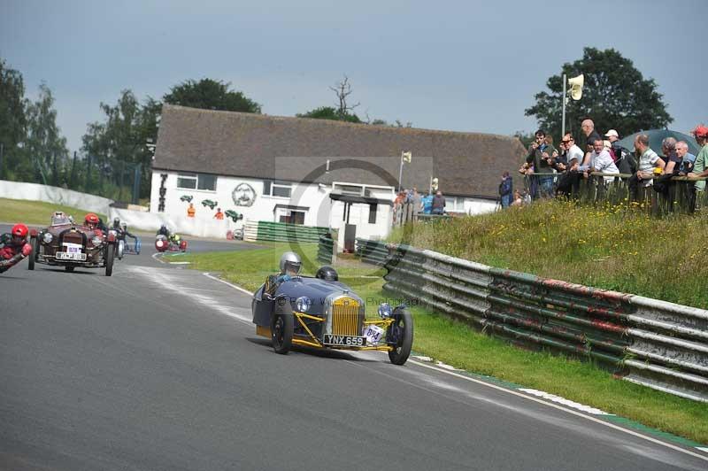 Mallory park Leicestershire;Mallory park photographs;Motorcycle action photographs;classic bikes;event digital images;eventdigitalimages;mallory park;no limits trackday;peter wileman photography;vintage bikes;vintage motorcycles;vmcc festival 1000 bikes