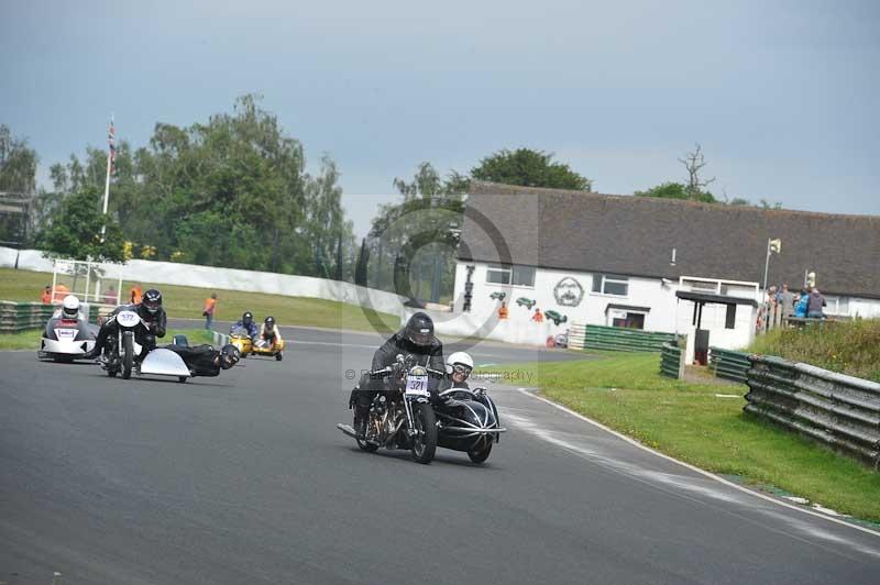Mallory park Leicestershire;Mallory park photographs;Motorcycle action photographs;classic bikes;event digital images;eventdigitalimages;mallory park;no limits trackday;peter wileman photography;vintage bikes;vintage motorcycles;vmcc festival 1000 bikes