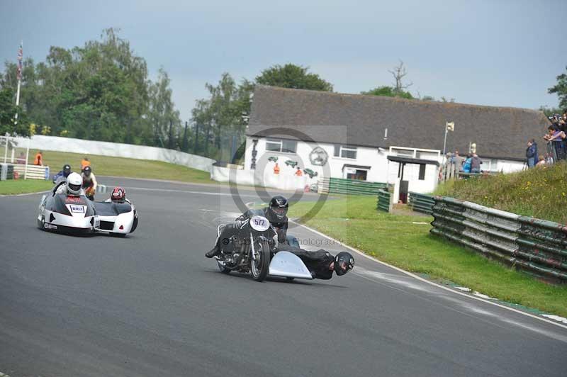 Mallory park Leicestershire;Mallory park photographs;Motorcycle action photographs;classic bikes;event digital images;eventdigitalimages;mallory park;no limits trackday;peter wileman photography;vintage bikes;vintage motorcycles;vmcc festival 1000 bikes