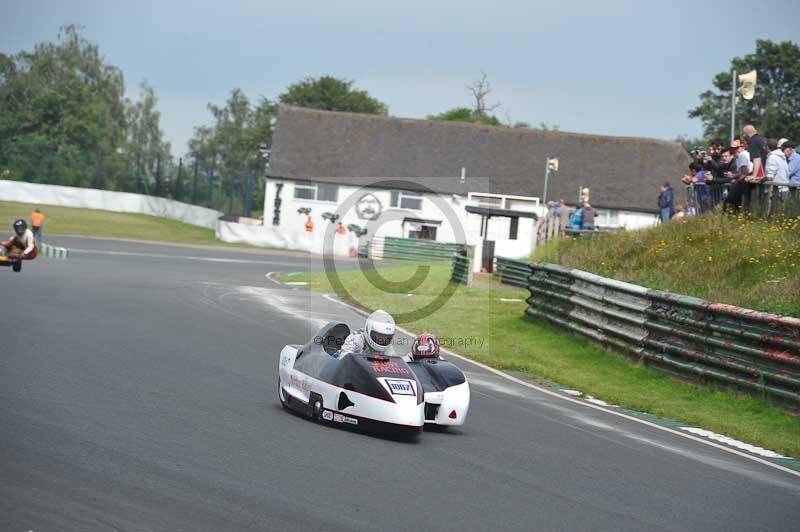 Mallory park Leicestershire;Mallory park photographs;Motorcycle action photographs;classic bikes;event digital images;eventdigitalimages;mallory park;no limits trackday;peter wileman photography;vintage bikes;vintage motorcycles;vmcc festival 1000 bikes