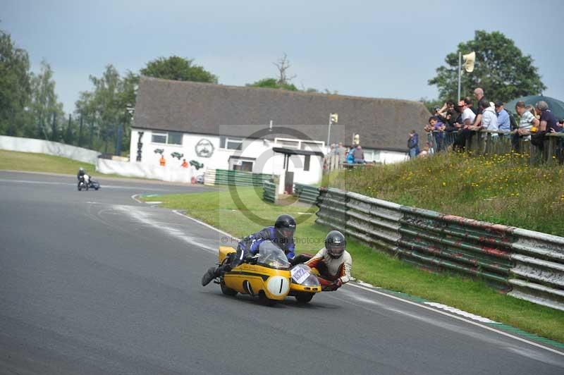 Mallory park Leicestershire;Mallory park photographs;Motorcycle action photographs;classic bikes;event digital images;eventdigitalimages;mallory park;no limits trackday;peter wileman photography;vintage bikes;vintage motorcycles;vmcc festival 1000 bikes