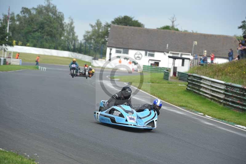 Mallory park Leicestershire;Mallory park photographs;Motorcycle action photographs;classic bikes;event digital images;eventdigitalimages;mallory park;no limits trackday;peter wileman photography;vintage bikes;vintage motorcycles;vmcc festival 1000 bikes