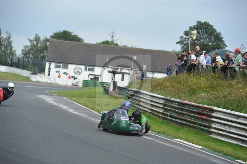 Mallory park Leicestershire;Mallory park photographs;Motorcycle action photographs;classic bikes;event digital images;eventdigitalimages;mallory park;no limits trackday;peter wileman photography;vintage bikes;vintage motorcycles;vmcc festival 1000 bikes