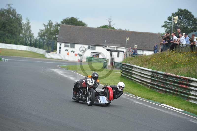 Mallory park Leicestershire;Mallory park photographs;Motorcycle action photographs;classic bikes;event digital images;eventdigitalimages;mallory park;no limits trackday;peter wileman photography;vintage bikes;vintage motorcycles;vmcc festival 1000 bikes