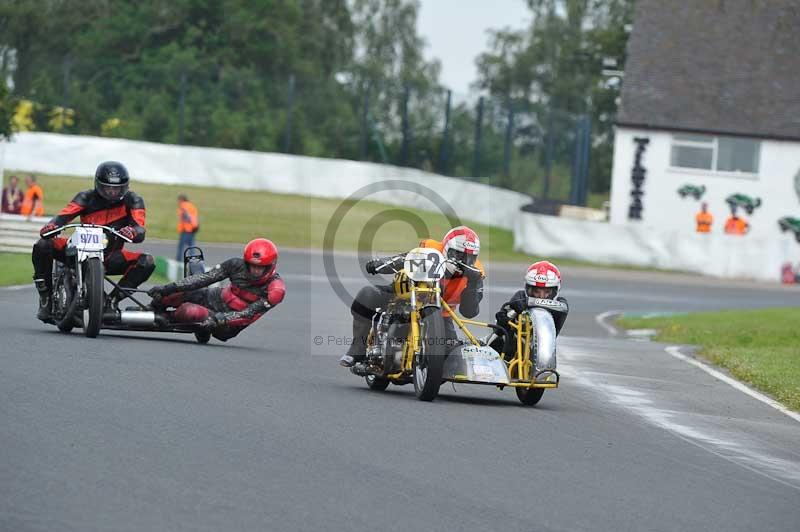 Mallory park Leicestershire;Mallory park photographs;Motorcycle action photographs;classic bikes;event digital images;eventdigitalimages;mallory park;no limits trackday;peter wileman photography;vintage bikes;vintage motorcycles;vmcc festival 1000 bikes