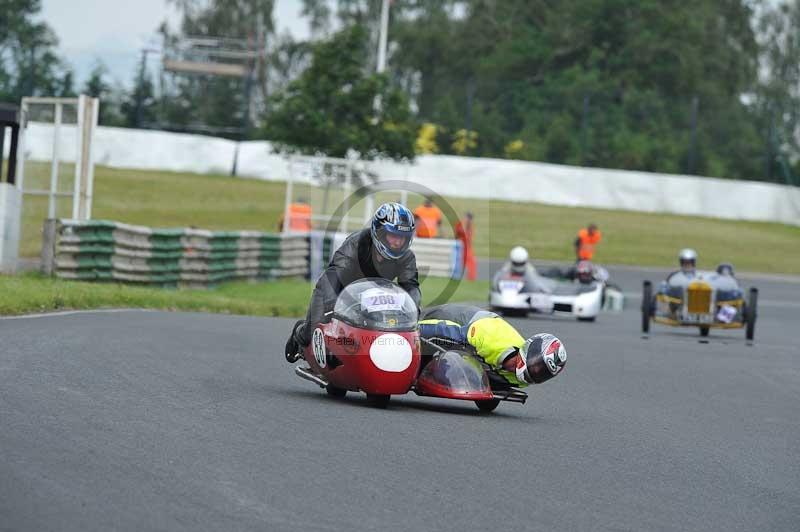 Mallory park Leicestershire;Mallory park photographs;Motorcycle action photographs;classic bikes;event digital images;eventdigitalimages;mallory park;no limits trackday;peter wileman photography;vintage bikes;vintage motorcycles;vmcc festival 1000 bikes