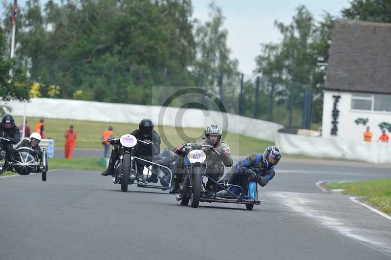 Mallory park Leicestershire;Mallory park photographs;Motorcycle action photographs;classic bikes;event digital images;eventdigitalimages;mallory park;no limits trackday;peter wileman photography;vintage bikes;vintage motorcycles;vmcc festival 1000 bikes