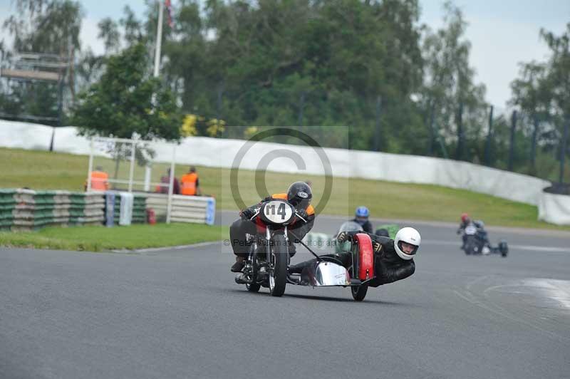 Mallory park Leicestershire;Mallory park photographs;Motorcycle action photographs;classic bikes;event digital images;eventdigitalimages;mallory park;no limits trackday;peter wileman photography;vintage bikes;vintage motorcycles;vmcc festival 1000 bikes