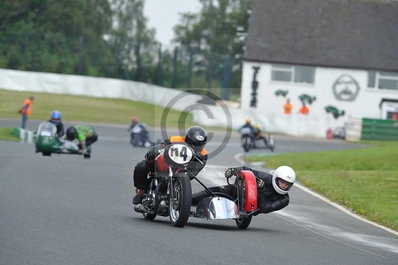 Mallory park Leicestershire;Mallory park photographs;Motorcycle action photographs;classic bikes;event digital images;eventdigitalimages;mallory park;no limits trackday;peter wileman photography;vintage bikes;vintage motorcycles;vmcc festival 1000 bikes