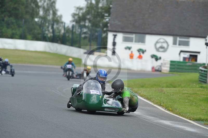 Mallory park Leicestershire;Mallory park photographs;Motorcycle action photographs;classic bikes;event digital images;eventdigitalimages;mallory park;no limits trackday;peter wileman photography;vintage bikes;vintage motorcycles;vmcc festival 1000 bikes