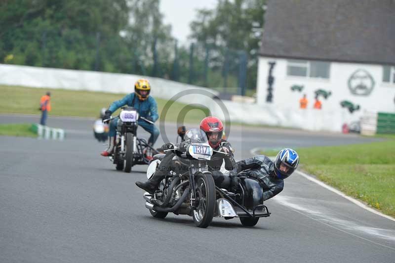Mallory park Leicestershire;Mallory park photographs;Motorcycle action photographs;classic bikes;event digital images;eventdigitalimages;mallory park;no limits trackday;peter wileman photography;vintage bikes;vintage motorcycles;vmcc festival 1000 bikes