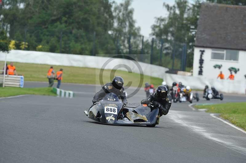 Mallory park Leicestershire;Mallory park photographs;Motorcycle action photographs;classic bikes;event digital images;eventdigitalimages;mallory park;no limits trackday;peter wileman photography;vintage bikes;vintage motorcycles;vmcc festival 1000 bikes