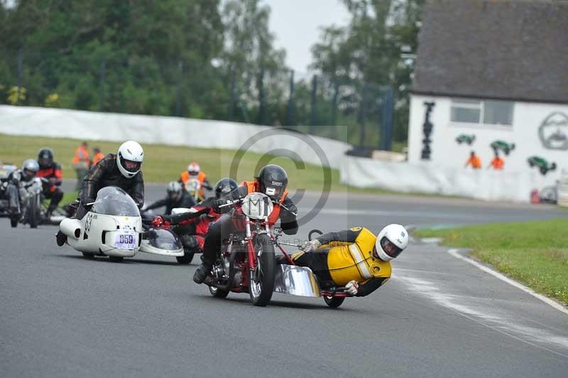 Mallory park Leicestershire;Mallory park photographs;Motorcycle action photographs;classic bikes;event digital images;eventdigitalimages;mallory park;no limits trackday;peter wileman photography;vintage bikes;vintage motorcycles;vmcc festival 1000 bikes