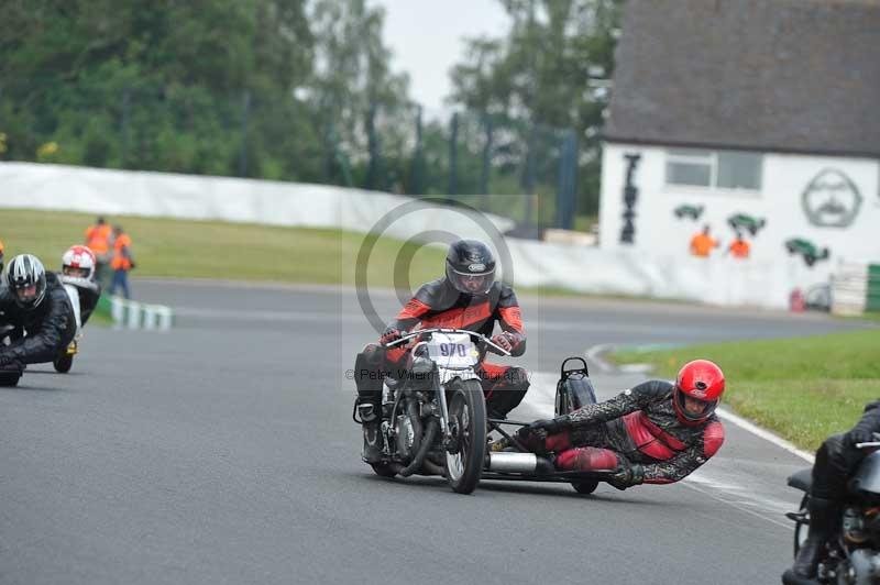 Mallory park Leicestershire;Mallory park photographs;Motorcycle action photographs;classic bikes;event digital images;eventdigitalimages;mallory park;no limits trackday;peter wileman photography;vintage bikes;vintage motorcycles;vmcc festival 1000 bikes