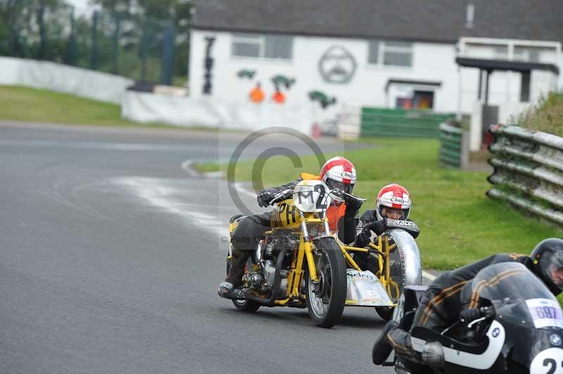 Mallory park Leicestershire;Mallory park photographs;Motorcycle action photographs;classic bikes;event digital images;eventdigitalimages;mallory park;no limits trackday;peter wileman photography;vintage bikes;vintage motorcycles;vmcc festival 1000 bikes