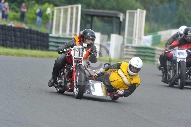 Mallory park Leicestershire;Mallory park photographs;Motorcycle action photographs;classic bikes;event digital images;eventdigitalimages;mallory park;no limits trackday;peter wileman photography;vintage bikes;vintage motorcycles;vmcc festival 1000 bikes