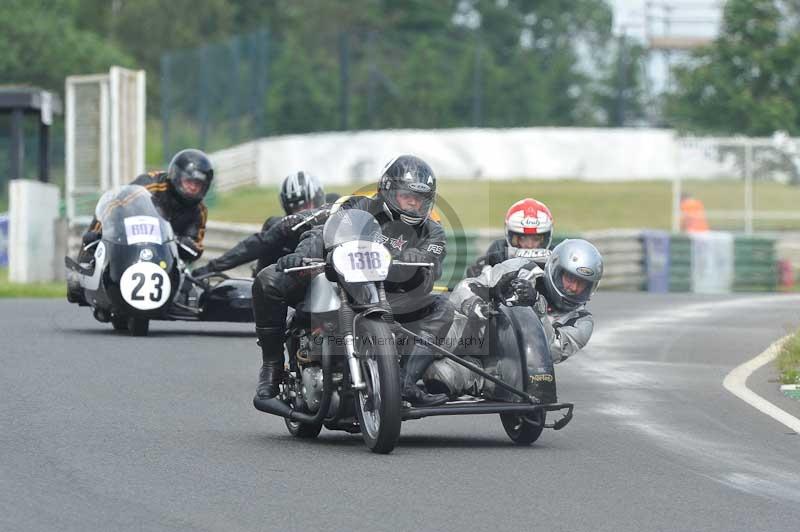 Mallory park Leicestershire;Mallory park photographs;Motorcycle action photographs;classic bikes;event digital images;eventdigitalimages;mallory park;no limits trackday;peter wileman photography;vintage bikes;vintage motorcycles;vmcc festival 1000 bikes