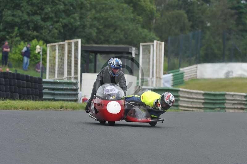 Mallory park Leicestershire;Mallory park photographs;Motorcycle action photographs;classic bikes;event digital images;eventdigitalimages;mallory park;no limits trackday;peter wileman photography;vintage bikes;vintage motorcycles;vmcc festival 1000 bikes