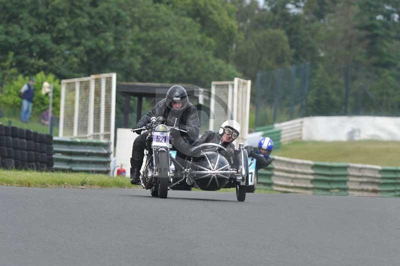 Mallory park Leicestershire;Mallory park photographs;Motorcycle action photographs;classic bikes;event digital images;eventdigitalimages;mallory park;no limits trackday;peter wileman photography;vintage bikes;vintage motorcycles;vmcc festival 1000 bikes