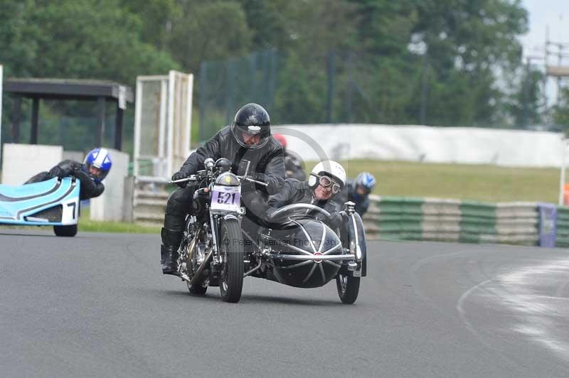 Mallory park Leicestershire;Mallory park photographs;Motorcycle action photographs;classic bikes;event digital images;eventdigitalimages;mallory park;no limits trackday;peter wileman photography;vintage bikes;vintage motorcycles;vmcc festival 1000 bikes