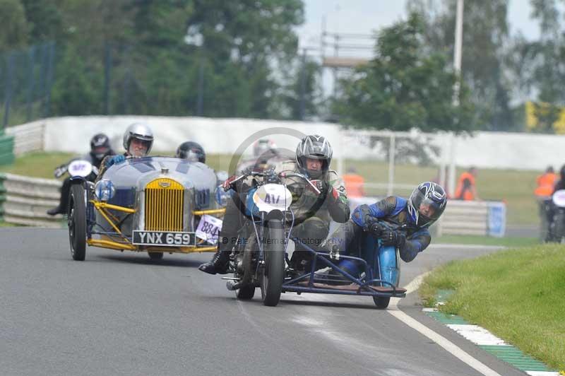 Mallory park Leicestershire;Mallory park photographs;Motorcycle action photographs;classic bikes;event digital images;eventdigitalimages;mallory park;no limits trackday;peter wileman photography;vintage bikes;vintage motorcycles;vmcc festival 1000 bikes
