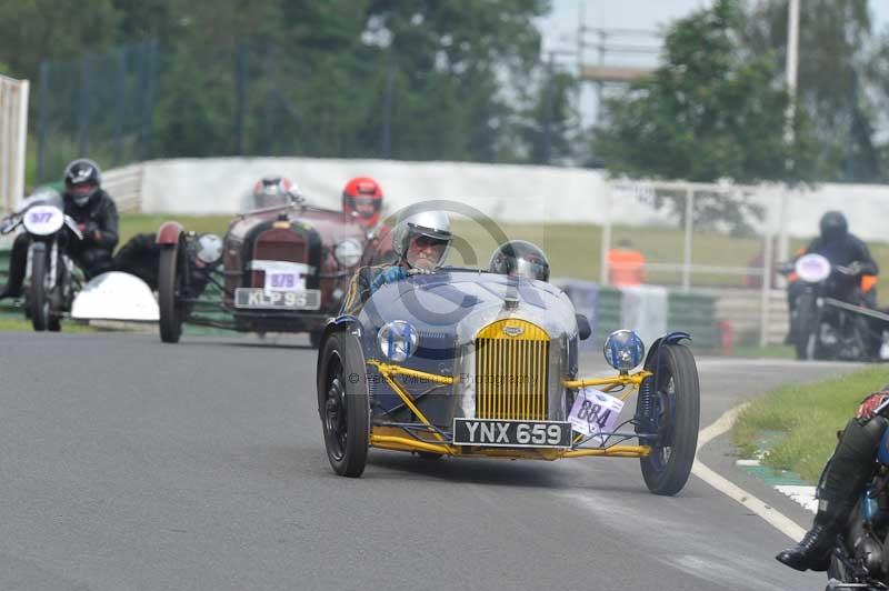 Mallory park Leicestershire;Mallory park photographs;Motorcycle action photographs;classic bikes;event digital images;eventdigitalimages;mallory park;no limits trackday;peter wileman photography;vintage bikes;vintage motorcycles;vmcc festival 1000 bikes