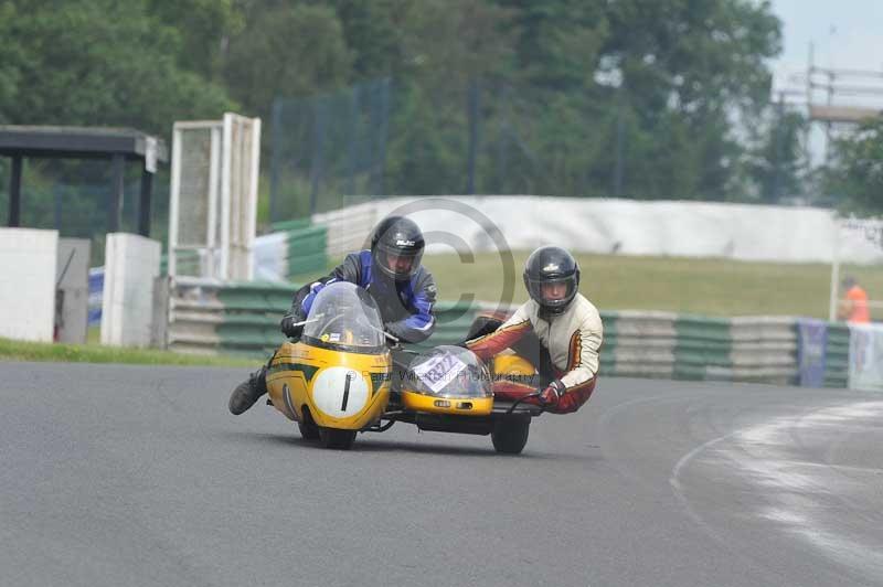 Mallory park Leicestershire;Mallory park photographs;Motorcycle action photographs;classic bikes;event digital images;eventdigitalimages;mallory park;no limits trackday;peter wileman photography;vintage bikes;vintage motorcycles;vmcc festival 1000 bikes