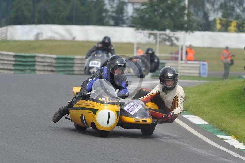 Mallory park Leicestershire;Mallory park photographs;Motorcycle action photographs;classic bikes;event digital images;eventdigitalimages;mallory park;no limits trackday;peter wileman photography;vintage bikes;vintage motorcycles;vmcc festival 1000 bikes
