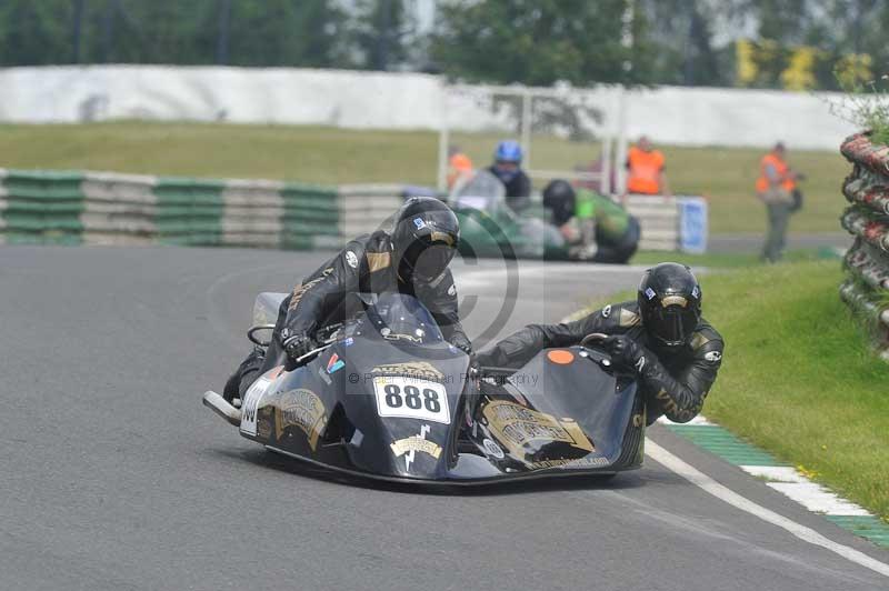 Mallory park Leicestershire;Mallory park photographs;Motorcycle action photographs;classic bikes;event digital images;eventdigitalimages;mallory park;no limits trackday;peter wileman photography;vintage bikes;vintage motorcycles;vmcc festival 1000 bikes