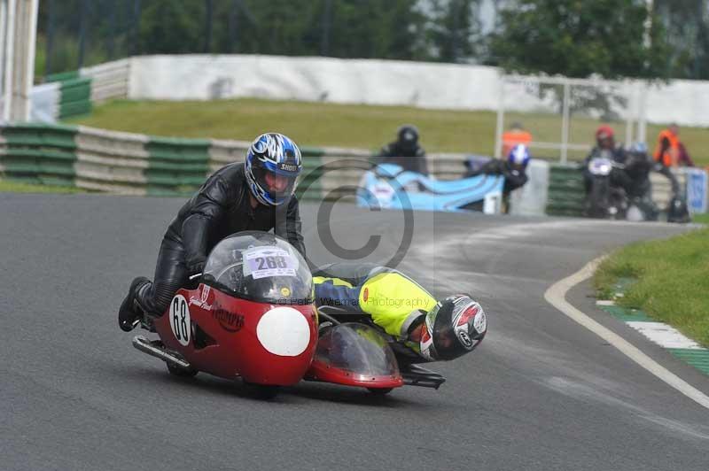 Mallory park Leicestershire;Mallory park photographs;Motorcycle action photographs;classic bikes;event digital images;eventdigitalimages;mallory park;no limits trackday;peter wileman photography;vintage bikes;vintage motorcycles;vmcc festival 1000 bikes