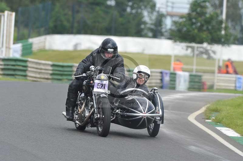 Mallory park Leicestershire;Mallory park photographs;Motorcycle action photographs;classic bikes;event digital images;eventdigitalimages;mallory park;no limits trackday;peter wileman photography;vintage bikes;vintage motorcycles;vmcc festival 1000 bikes