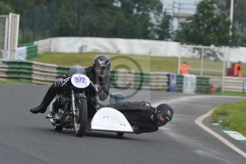 Mallory park Leicestershire;Mallory park photographs;Motorcycle action photographs;classic bikes;event digital images;eventdigitalimages;mallory park;no limits trackday;peter wileman photography;vintage bikes;vintage motorcycles;vmcc festival 1000 bikes