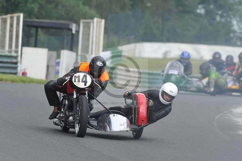Mallory park Leicestershire;Mallory park photographs;Motorcycle action photographs;classic bikes;event digital images;eventdigitalimages;mallory park;no limits trackday;peter wileman photography;vintage bikes;vintage motorcycles;vmcc festival 1000 bikes
