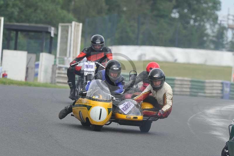Mallory park Leicestershire;Mallory park photographs;Motorcycle action photographs;classic bikes;event digital images;eventdigitalimages;mallory park;no limits trackday;peter wileman photography;vintage bikes;vintage motorcycles;vmcc festival 1000 bikes