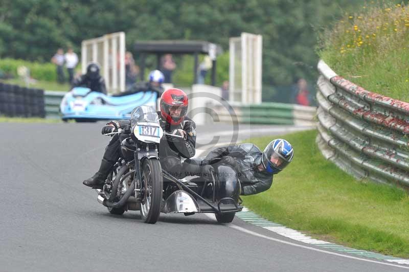 Mallory park Leicestershire;Mallory park photographs;Motorcycle action photographs;classic bikes;event digital images;eventdigitalimages;mallory park;no limits trackday;peter wileman photography;vintage bikes;vintage motorcycles;vmcc festival 1000 bikes