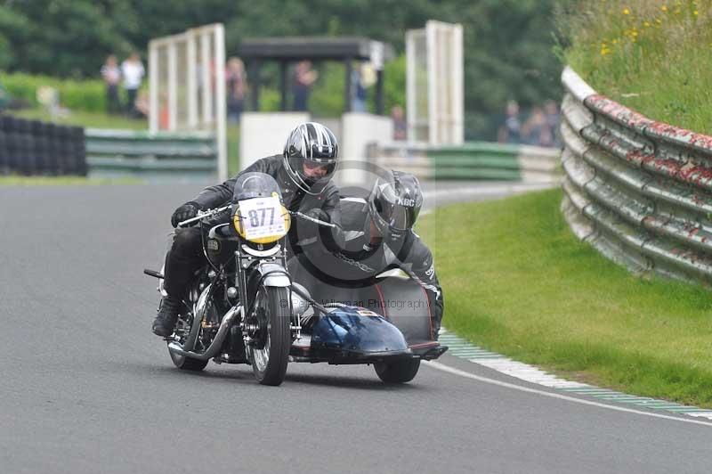 Mallory park Leicestershire;Mallory park photographs;Motorcycle action photographs;classic bikes;event digital images;eventdigitalimages;mallory park;no limits trackday;peter wileman photography;vintage bikes;vintage motorcycles;vmcc festival 1000 bikes