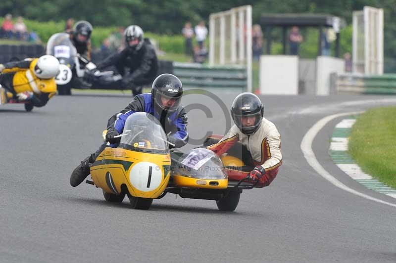 Mallory park Leicestershire;Mallory park photographs;Motorcycle action photographs;classic bikes;event digital images;eventdigitalimages;mallory park;no limits trackday;peter wileman photography;vintage bikes;vintage motorcycles;vmcc festival 1000 bikes
