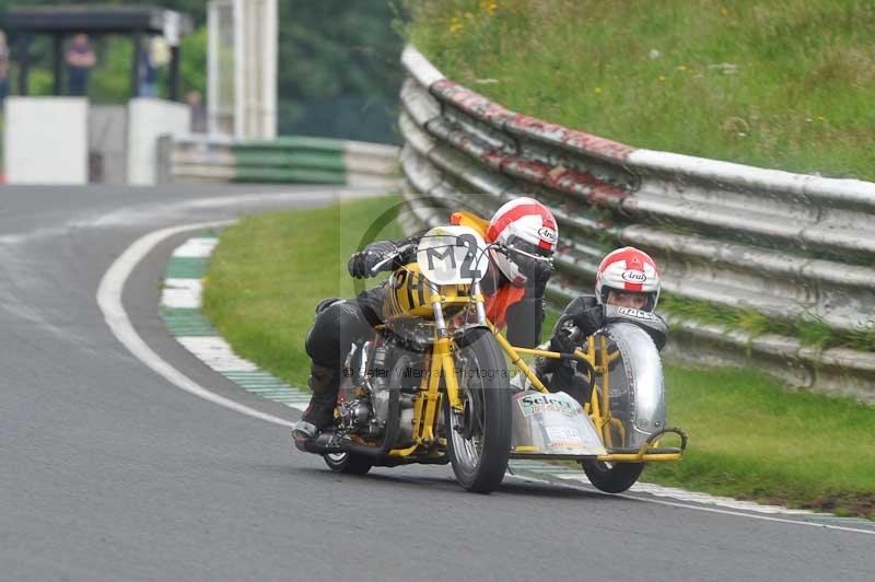 Mallory park Leicestershire;Mallory park photographs;Motorcycle action photographs;classic bikes;event digital images;eventdigitalimages;mallory park;no limits trackday;peter wileman photography;vintage bikes;vintage motorcycles;vmcc festival 1000 bikes
