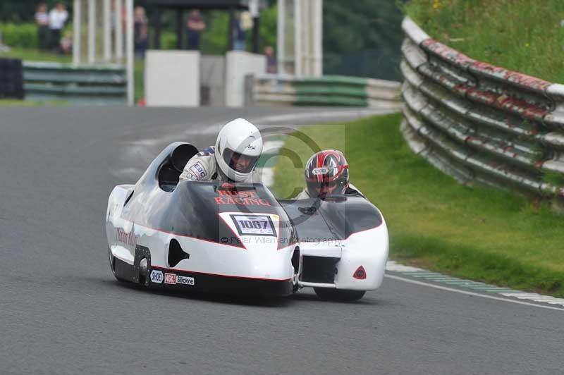 Mallory park Leicestershire;Mallory park photographs;Motorcycle action photographs;classic bikes;event digital images;eventdigitalimages;mallory park;no limits trackday;peter wileman photography;vintage bikes;vintage motorcycles;vmcc festival 1000 bikes