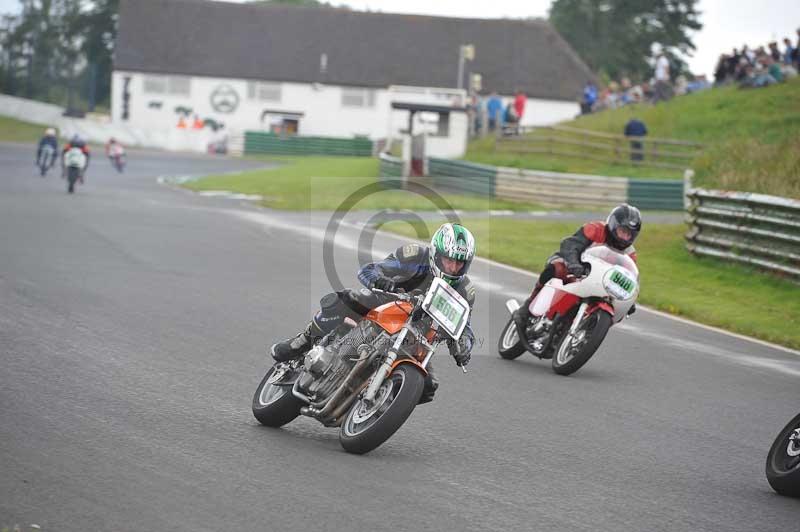 Mallory park Leicestershire;Mallory park photographs;Motorcycle action photographs;classic bikes;event digital images;eventdigitalimages;mallory park;no limits trackday;peter wileman photography;vintage bikes;vintage motorcycles;vmcc festival 1000 bikes