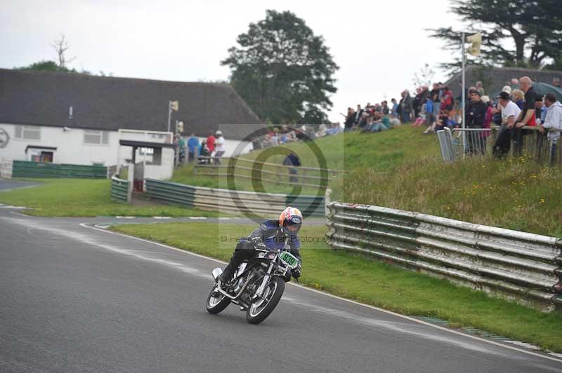 Mallory park Leicestershire;Mallory park photographs;Motorcycle action photographs;classic bikes;event digital images;eventdigitalimages;mallory park;no limits trackday;peter wileman photography;vintage bikes;vintage motorcycles;vmcc festival 1000 bikes