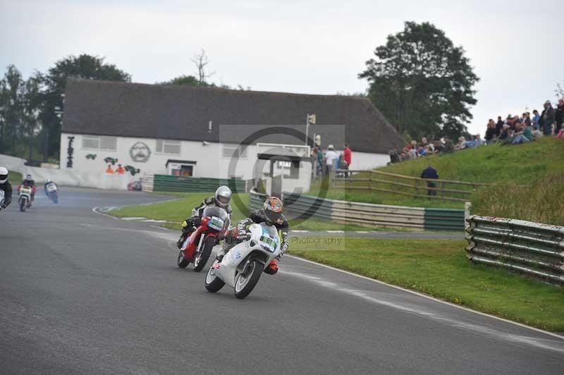 Mallory park Leicestershire;Mallory park photographs;Motorcycle action photographs;classic bikes;event digital images;eventdigitalimages;mallory park;no limits trackday;peter wileman photography;vintage bikes;vintage motorcycles;vmcc festival 1000 bikes