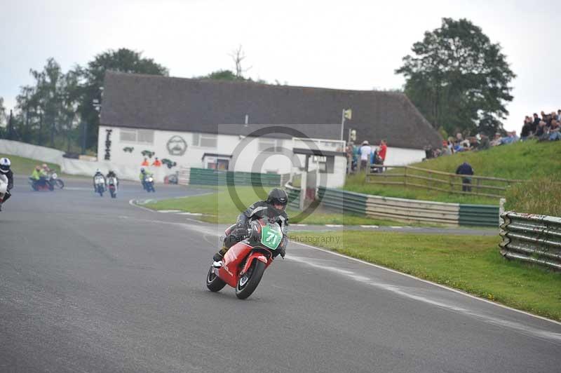 Mallory park Leicestershire;Mallory park photographs;Motorcycle action photographs;classic bikes;event digital images;eventdigitalimages;mallory park;no limits trackday;peter wileman photography;vintage bikes;vintage motorcycles;vmcc festival 1000 bikes