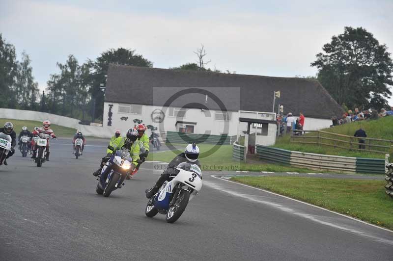 Mallory park Leicestershire;Mallory park photographs;Motorcycle action photographs;classic bikes;event digital images;eventdigitalimages;mallory park;no limits trackday;peter wileman photography;vintage bikes;vintage motorcycles;vmcc festival 1000 bikes