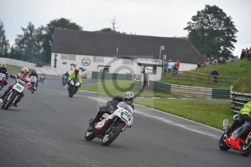 Mallory park Leicestershire;Mallory park photographs;Motorcycle action photographs;classic bikes;event digital images;eventdigitalimages;mallory park;no limits trackday;peter wileman photography;vintage bikes;vintage motorcycles;vmcc festival 1000 bikes