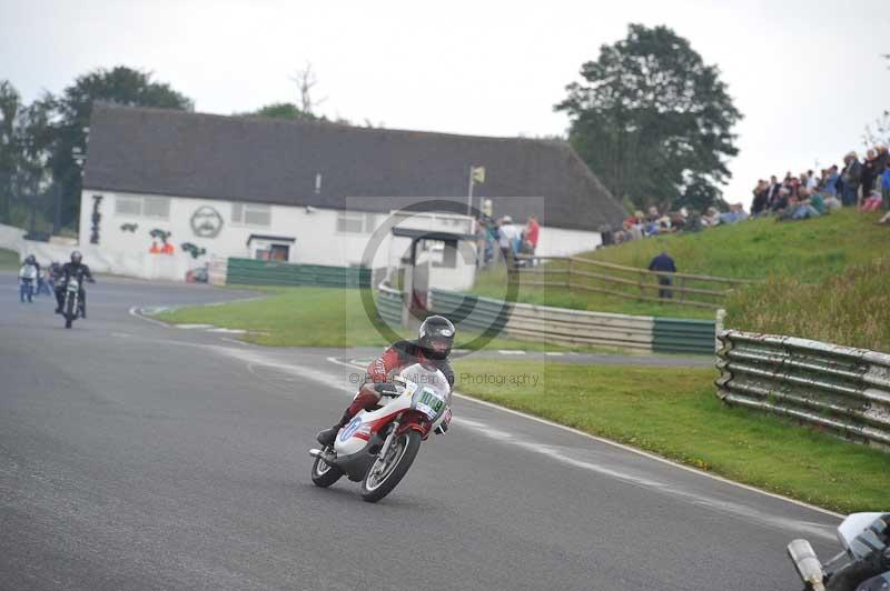 Mallory park Leicestershire;Mallory park photographs;Motorcycle action photographs;classic bikes;event digital images;eventdigitalimages;mallory park;no limits trackday;peter wileman photography;vintage bikes;vintage motorcycles;vmcc festival 1000 bikes