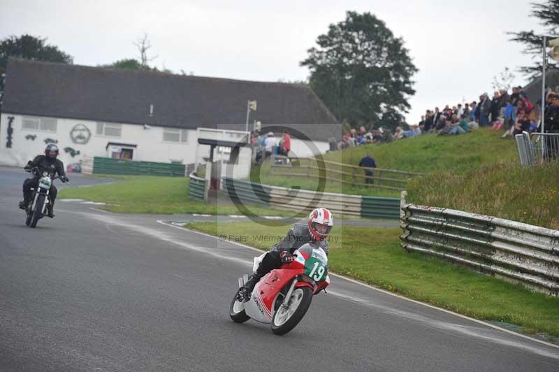 Mallory park Leicestershire;Mallory park photographs;Motorcycle action photographs;classic bikes;event digital images;eventdigitalimages;mallory park;no limits trackday;peter wileman photography;vintage bikes;vintage motorcycles;vmcc festival 1000 bikes