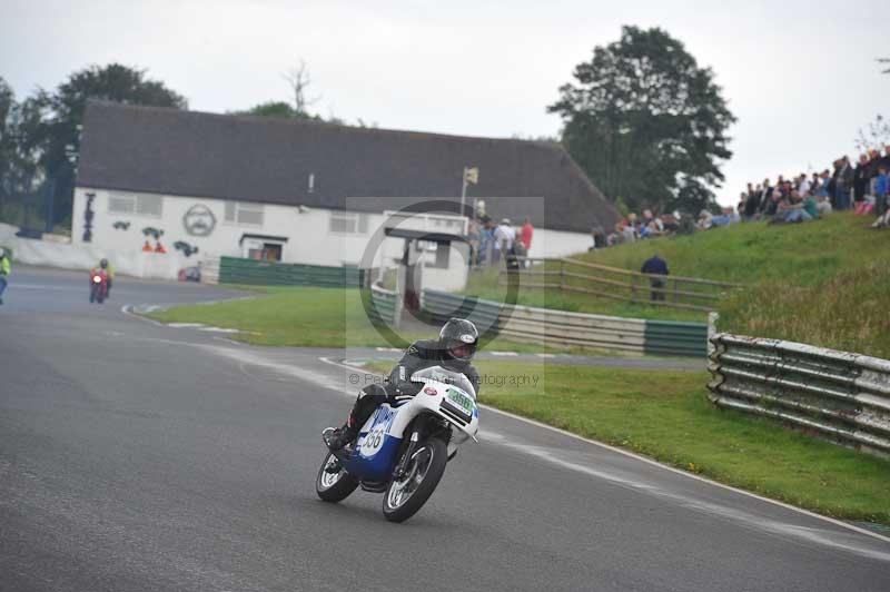 Mallory park Leicestershire;Mallory park photographs;Motorcycle action photographs;classic bikes;event digital images;eventdigitalimages;mallory park;no limits trackday;peter wileman photography;vintage bikes;vintage motorcycles;vmcc festival 1000 bikes